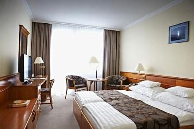 NaturMed Hotel Carbona - 4-Sterne Hotel in Heviz zu günstigen Preise für ein Wellnesswochenende - ✔️ NaturMed Hotel**** Carbona Hévíz - Thermalhotel in Heviz, Ungarn