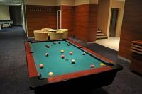 Billiardzimmer von CE Plaza Hotel in Siófok für Freizeit angenehm zu verbringen