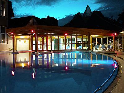 Schwimmbad - Thermal Hotel Heviz - Spa Hotel Heviz  - Ungarn - ENSANA Health Spa Resort**** Hévíz - Sonderangebote in Thermenhotel Heviz,Spa in Heviz 