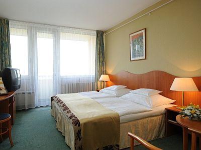 Freies Doppelzimmer in Heviz, im renovierten Hotel Helios - Hunguest Hotel Helios*** Heviz - 3-Sterne Wellness und Spa Hotel in Heviz mit billigen Preisen