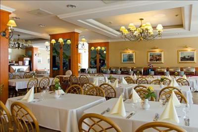 Hotel Marina-Port 4* ausgezeichnetes Restaurant in Balatonkenese - Hotel Marina Port**** Balatonkenese - 4-Sterne Wellnesshotel am Plattensee