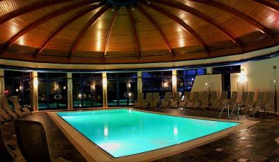 Das neue Schwimmbad von Premium Hotel Panorama Siófok - Wellness-Wochenende am Balaton - Prémium Hotel Panoráma**** Siófok - Spezielles Wellnesshotel in Siofok mit Halbpension