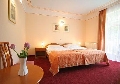 Bequemes und geräumiges Zweibettzimmer im Wellnesshotel Villa Medici in Veszprem - Hotel Villa Medici Veszprem -  4-Sterne Hotel in Veszprem